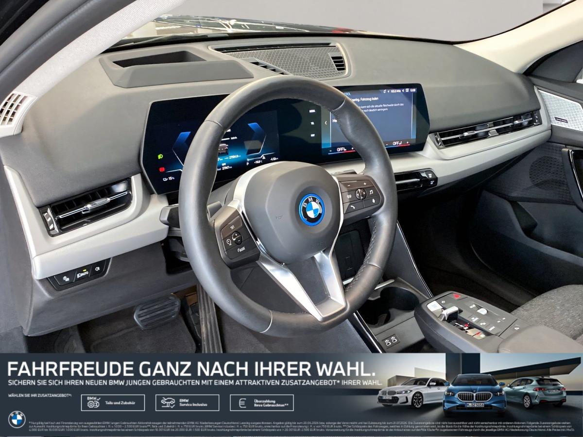 BMW iX2 xDrive30 im Innenraum
