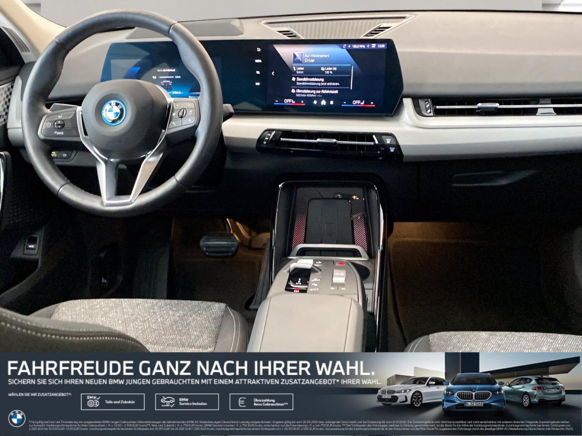 BMW iX2 xDrive30 im Innenraum