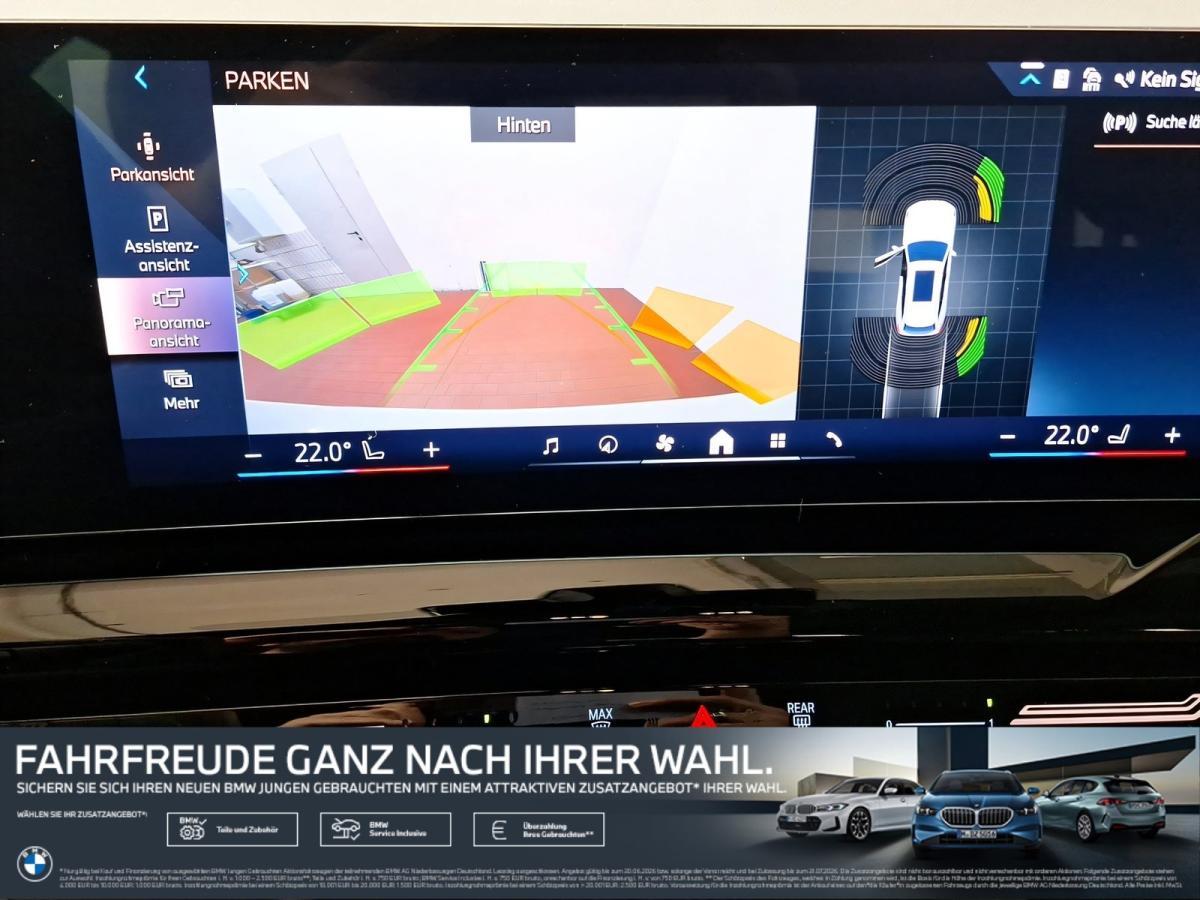 Mehrere Fahrzeuge im Bild