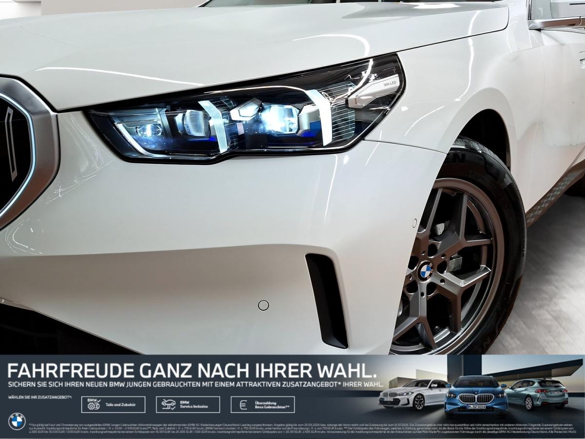 BMW 520i Touring mit Detailansicht auf die Felgen