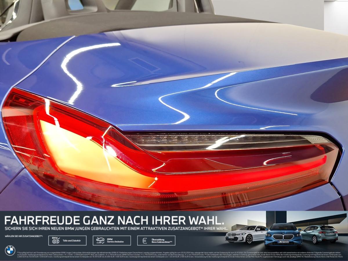 BMW Z4 sDrive20i von hinten in Blau
