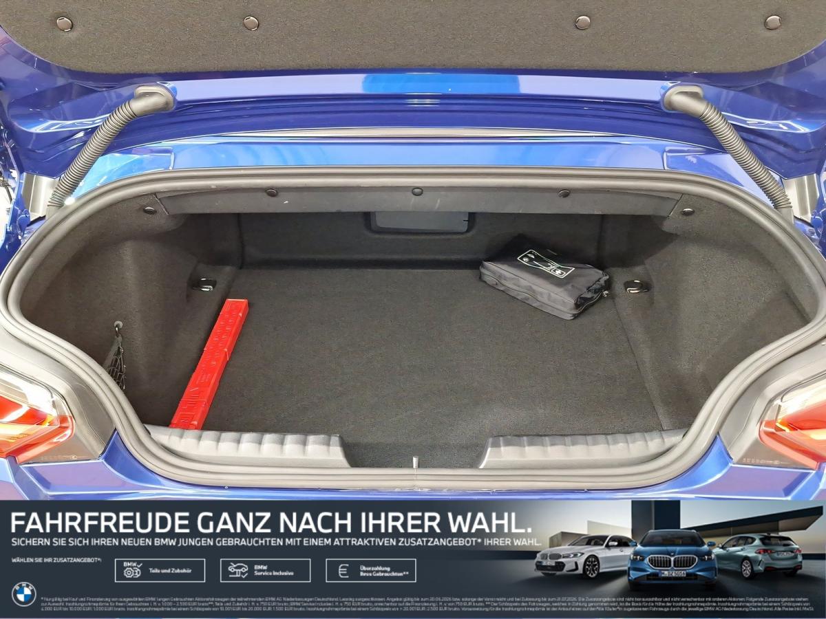 BMW Z4 sDrive20i von hinten in Blau