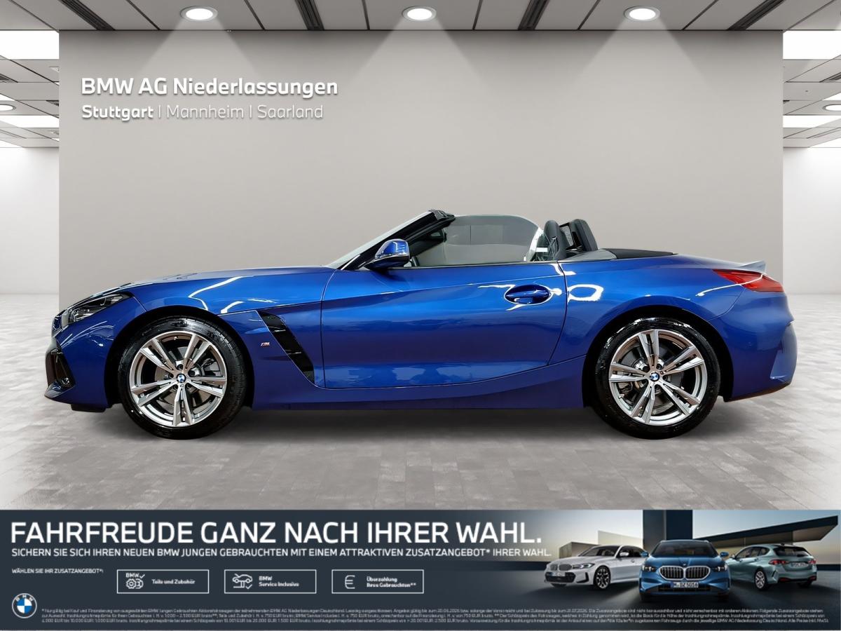 Mehrere Fahrzeuge im Bild