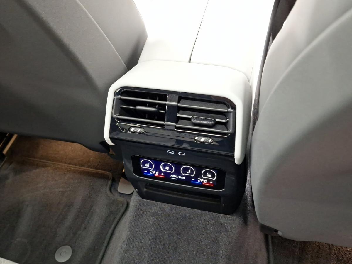 Originalaufnahme des Fahrzeugs Originalaufnahme des Fahrzeugs