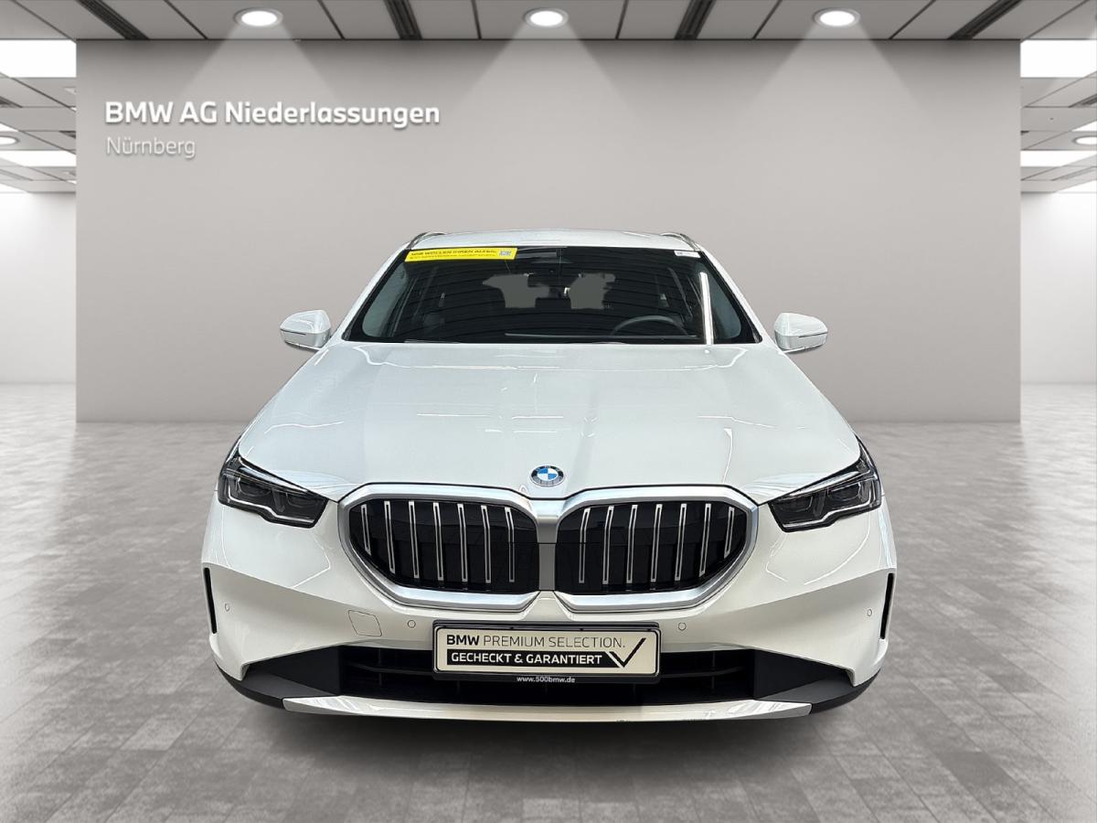 BMW 520d Touring von vorne in Weiß