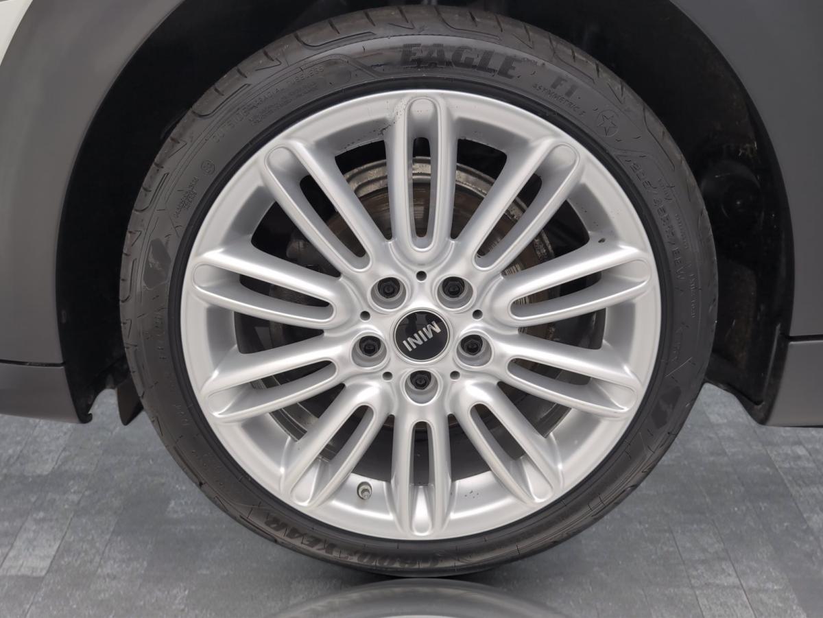 Originalaufnahme des Fahrzeugs Originalaufnahme des Fahrzeugs