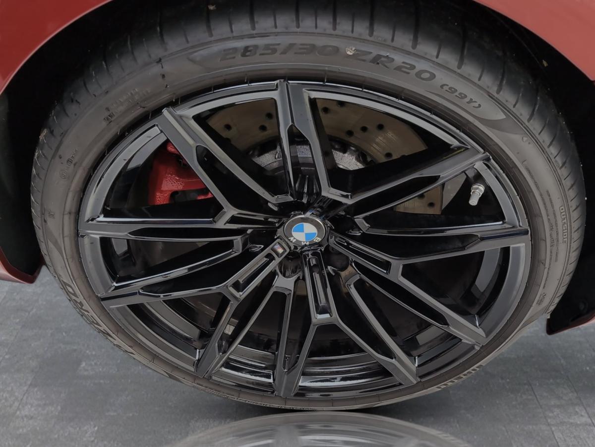BMW M2 Coupe mit Detailansicht auf die Felgen