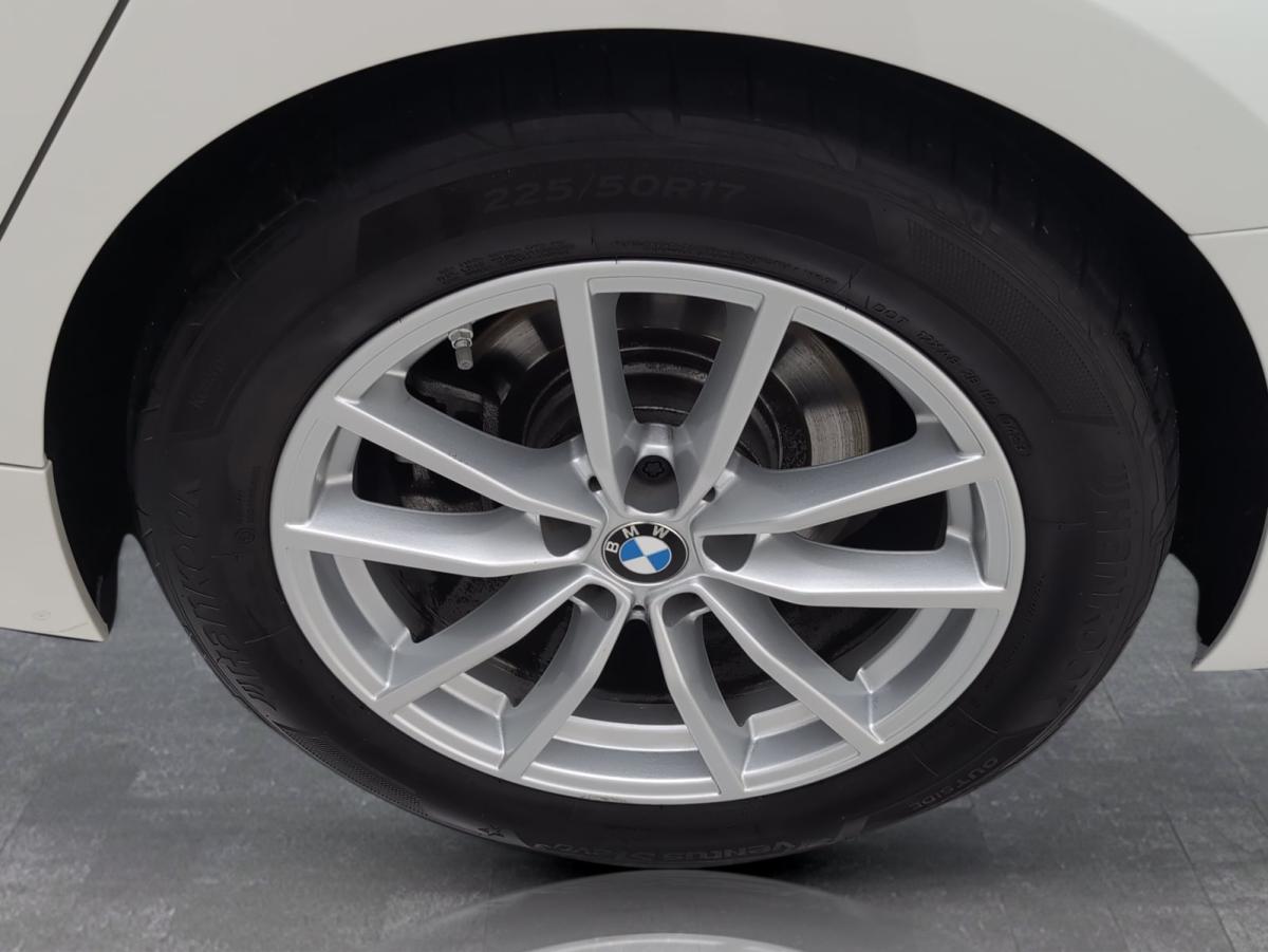 Originalaufnahme des Fahrzeugs Originalaufnahme des Fahrzeugs