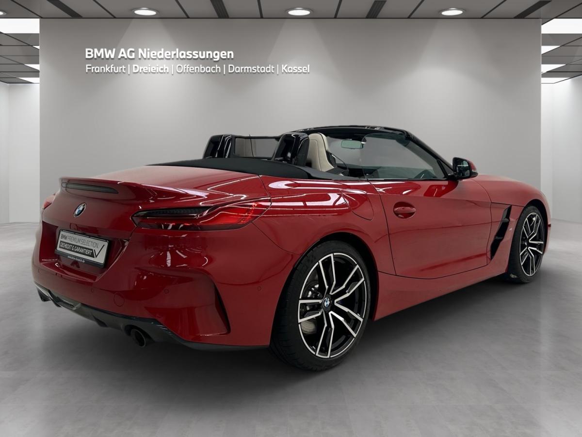 BMW Z4 sDrive20i von hinten in Rot