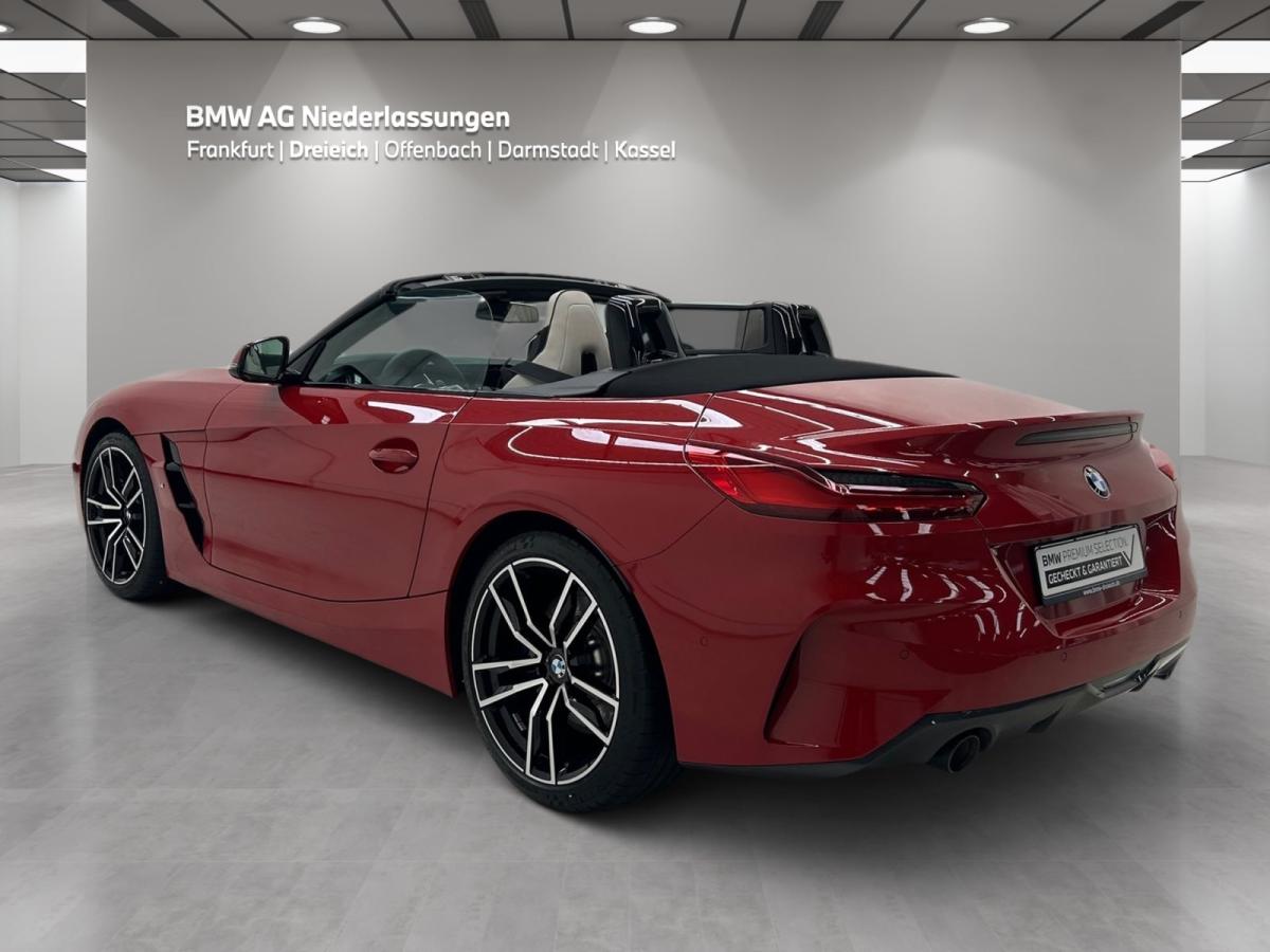 BMW Z4 sDrive20i von hinten in Rot