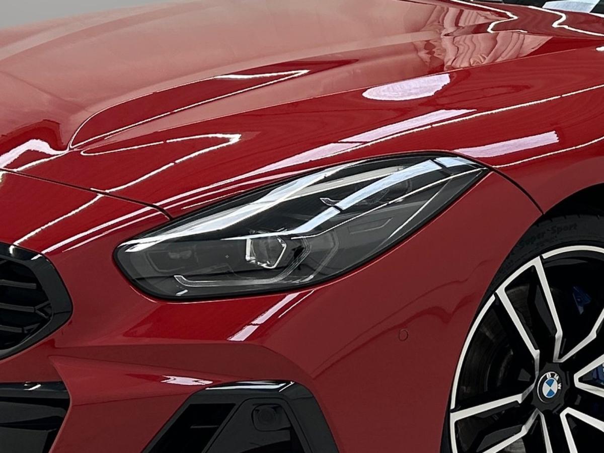 BMW Z4 sDrive20i mit Detailansicht auf die Felgen