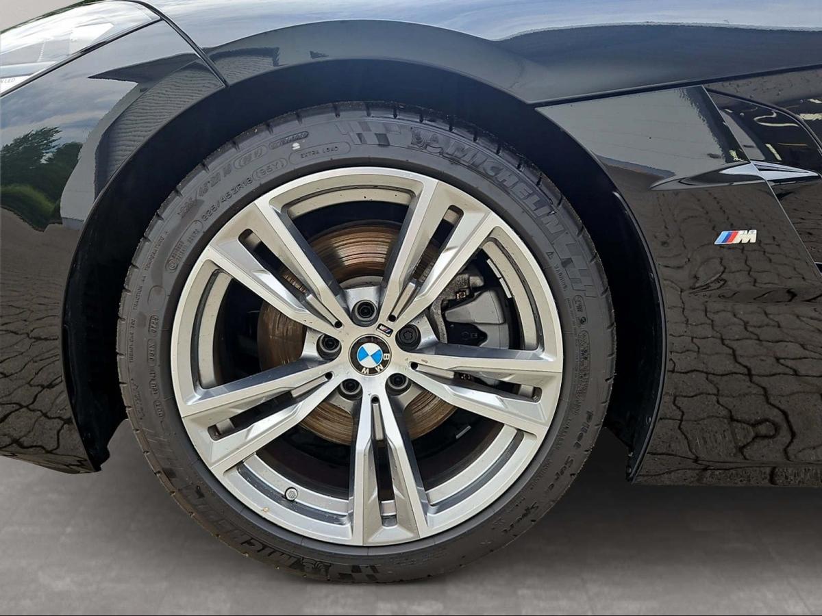 BMW Z4 sDrive20i mit Detailansicht auf die Felgen