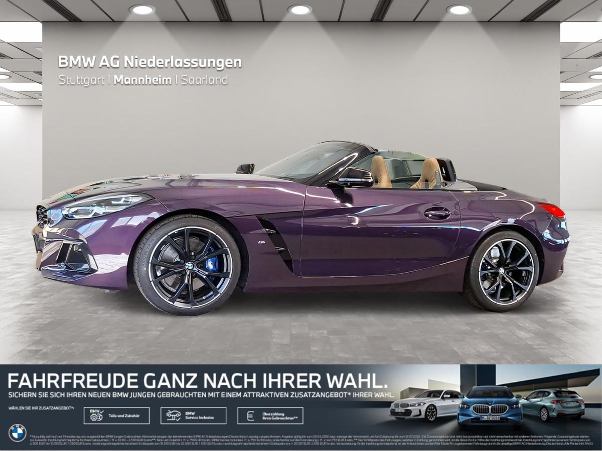 Mehrere Fahrzeuge im Bild