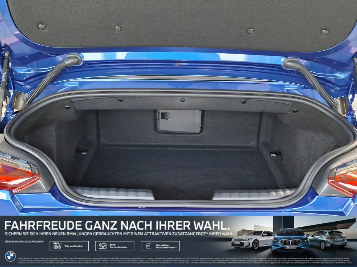 BMW Z4 sDrive20i von hinten in Blau