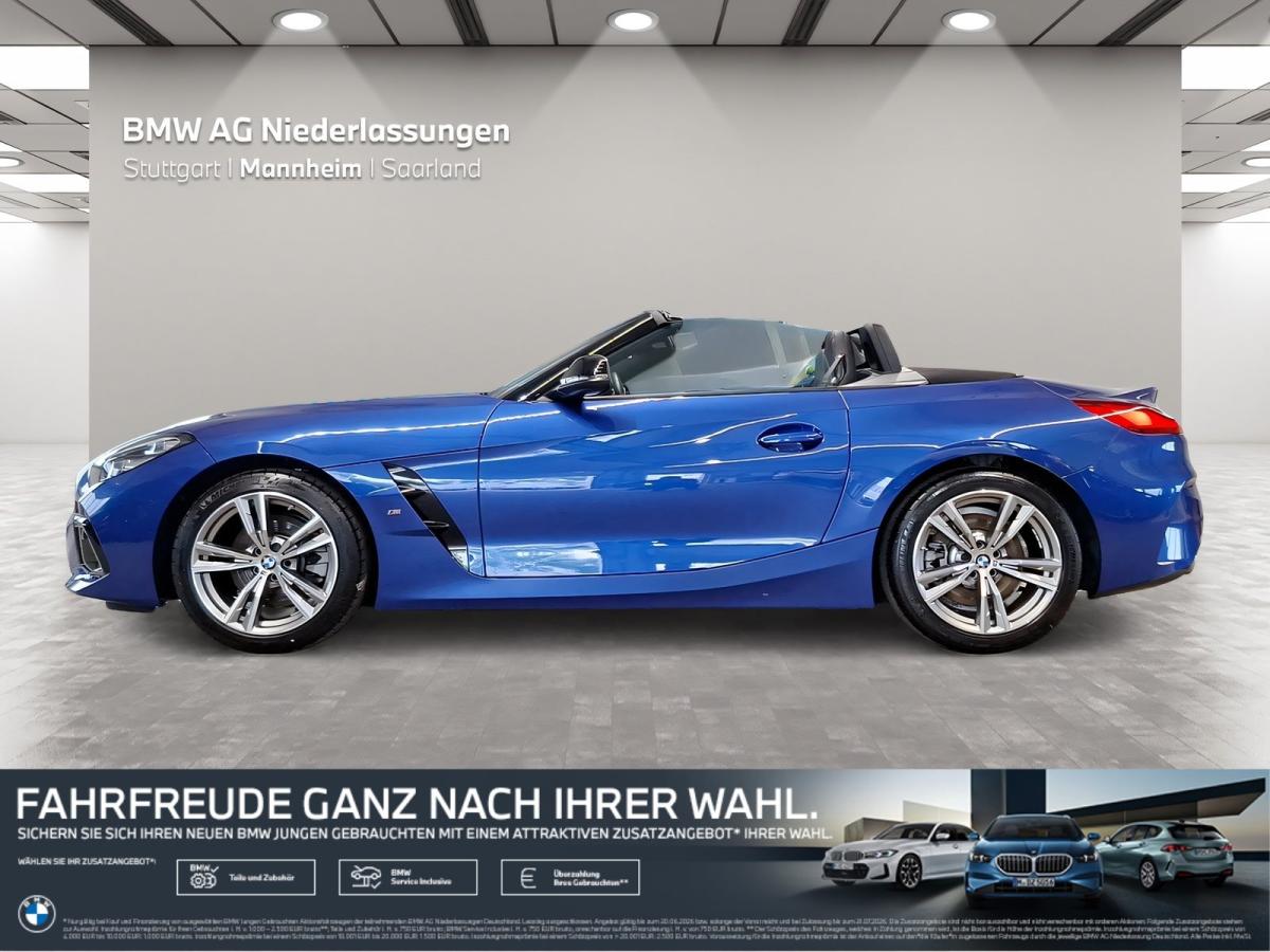 Mehrere Fahrzeuge im Bild