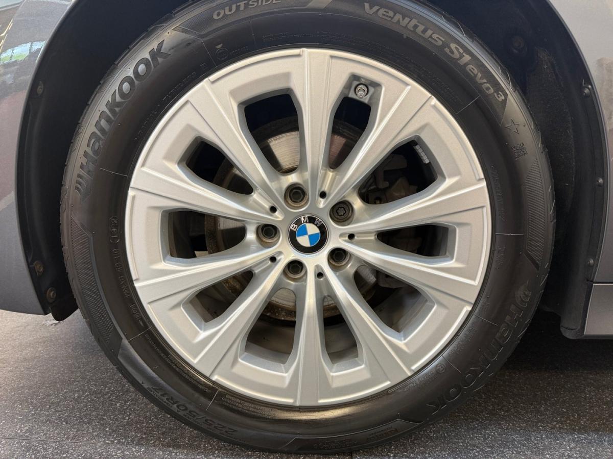 Originalaufnahme des Fahrzeugs Originalaufnahme des Fahrzeugs
