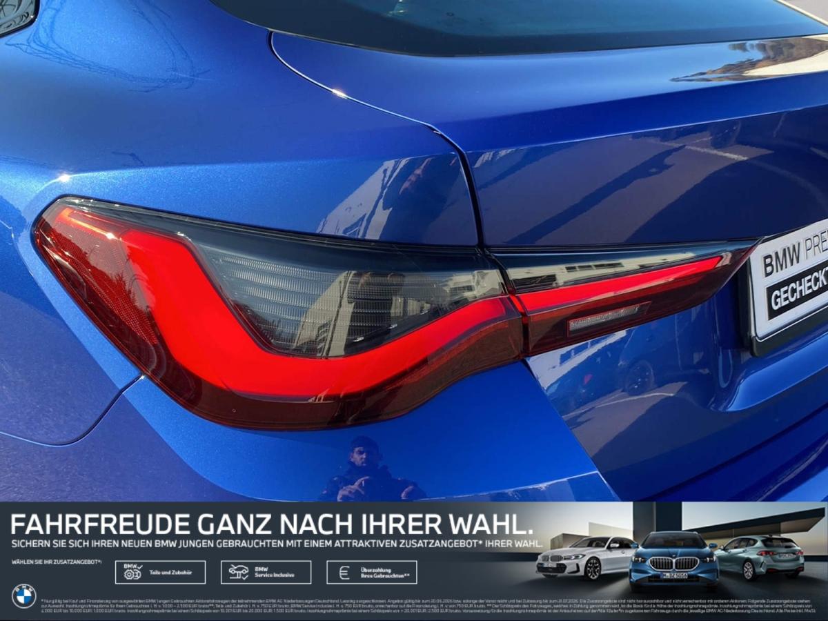 BMW 420i Gran Coupe von hinten in Blau