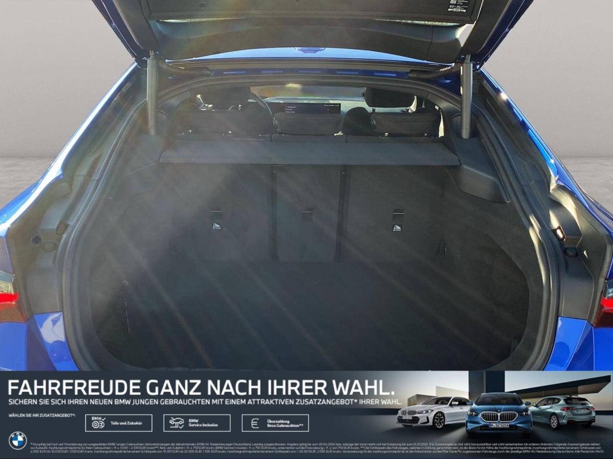 BMW 420i Gran Coupe von hinten in Blau