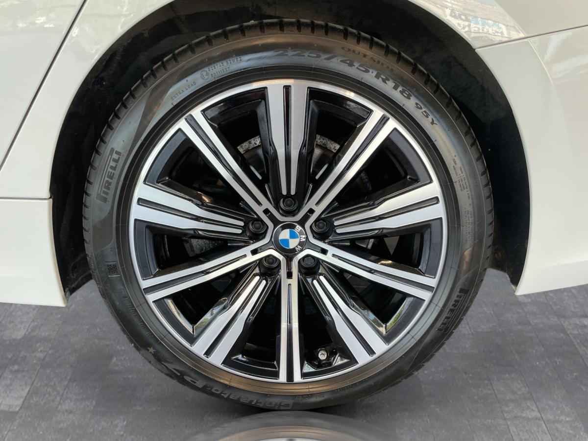 Originalaufnahme des Fahrzeugs Originalaufnahme des Fahrzeugs