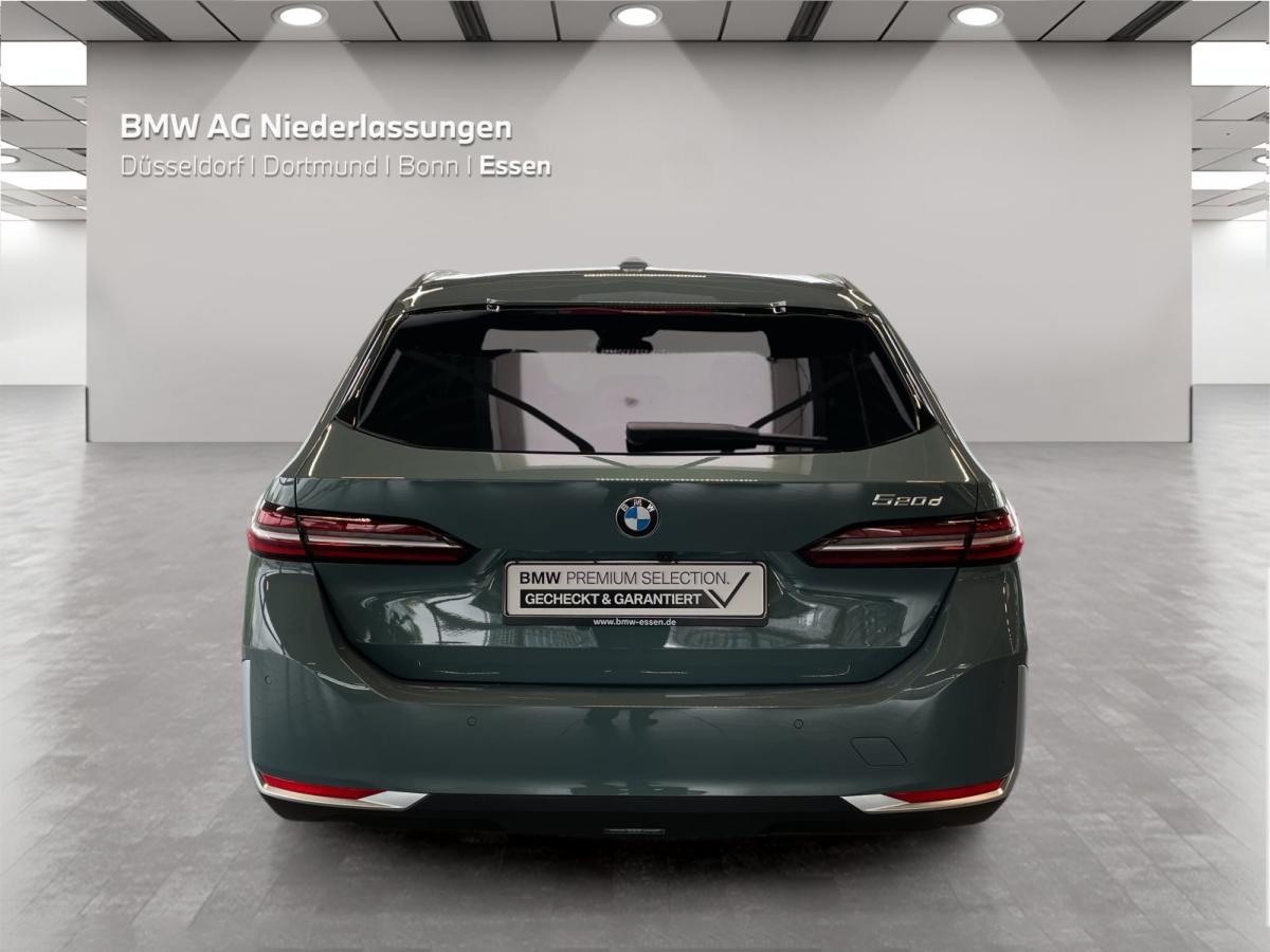 BMW 520d Touring von hinten in Grün