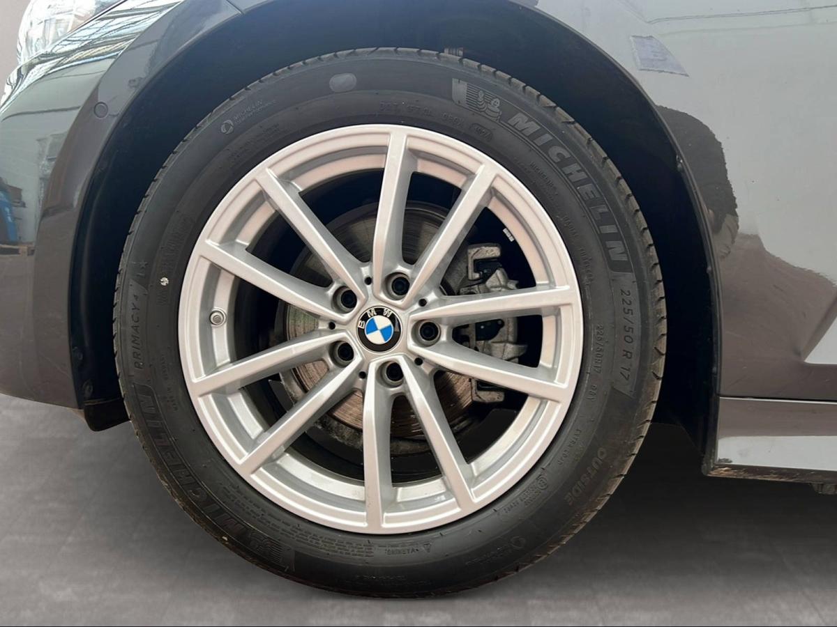 Originalaufnahme des Fahrzeugs Originalaufnahme des Fahrzeugs