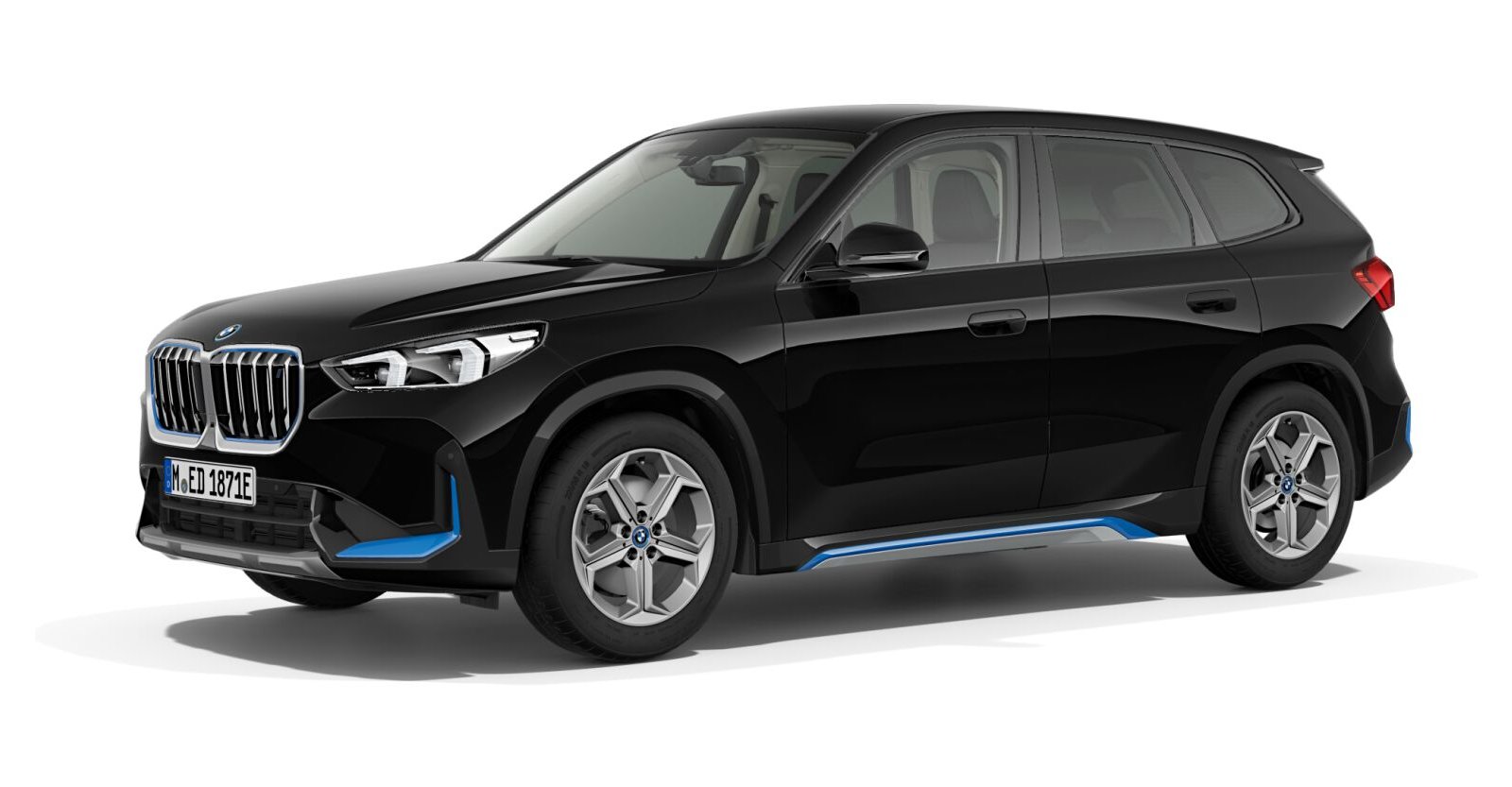 BMW iX1 xDrive30 in Schwarz von vorne BMW iX1 xDrive30 in Schwarz von vorne