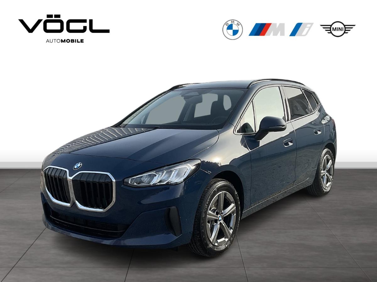 BMW 218i Active Tourer von vorne in Blau