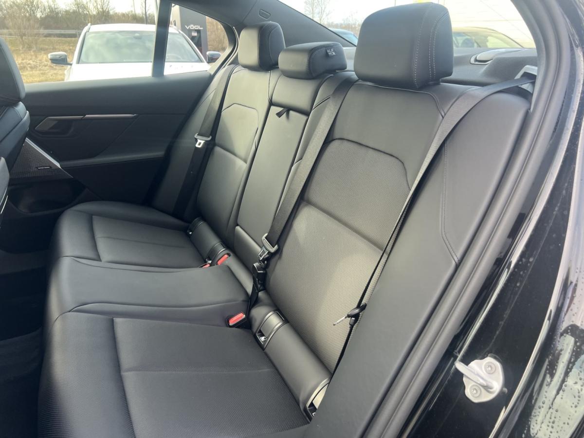 BMW 520d Limousine im Innenraum