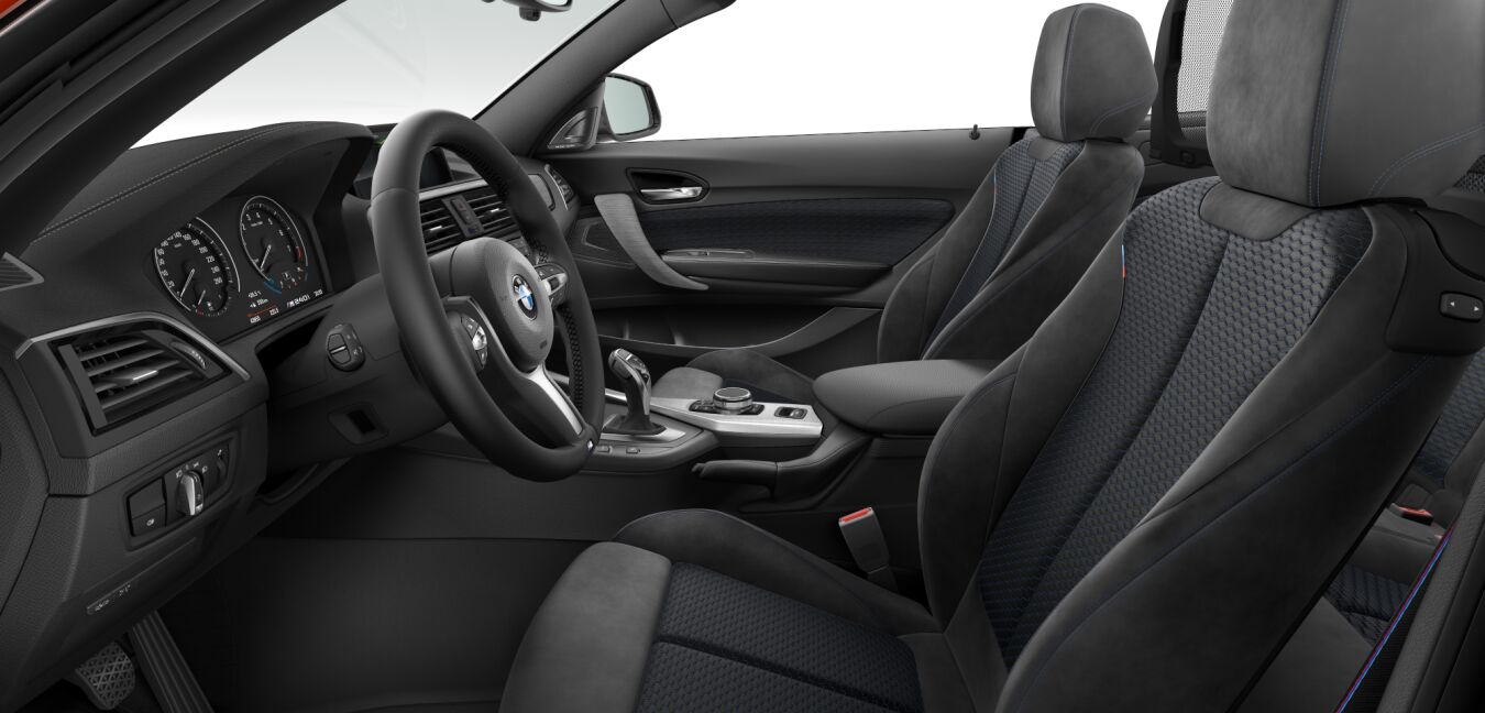 BMW BMW 2er im Innenraum seitlich BMW BMW 2er im Innenraum seitlich