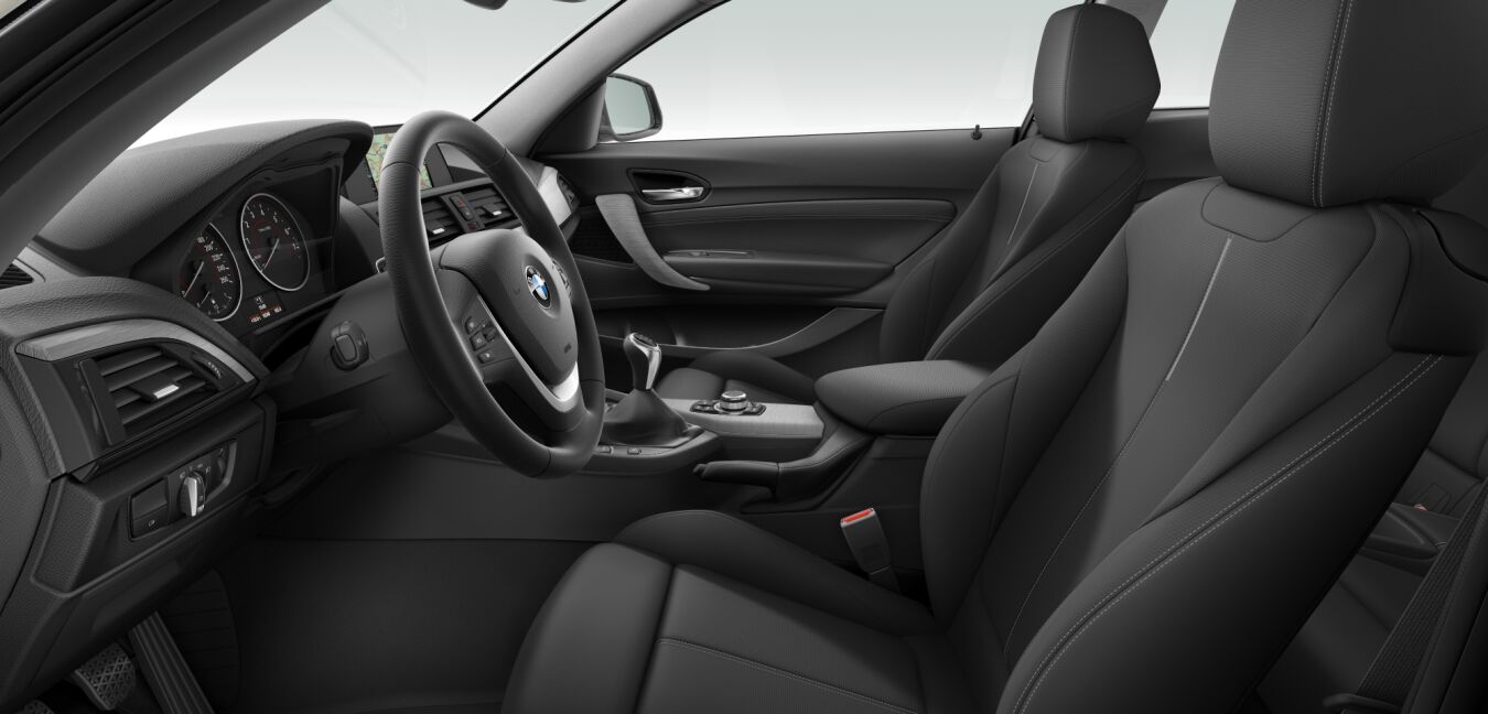 BMW BMW 2er im Innenraum seitlich BMW BMW 2er im Innenraum seitlich