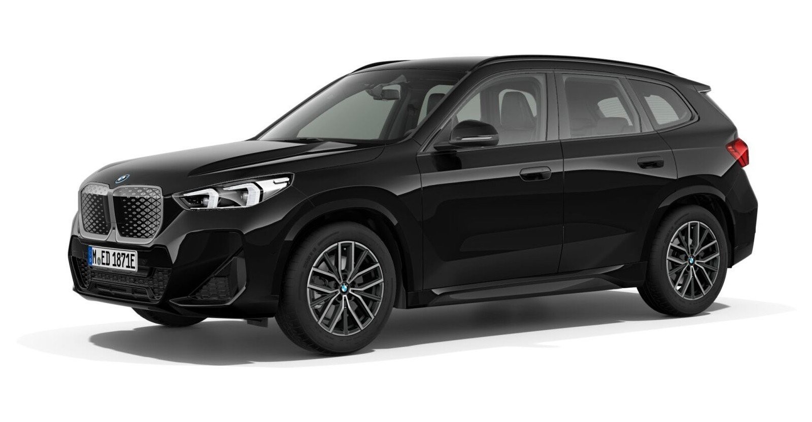 BMW iX1 xDrive30 in Schwarz von vorne BMW iX1 xDrive30 in Schwarz von vorne