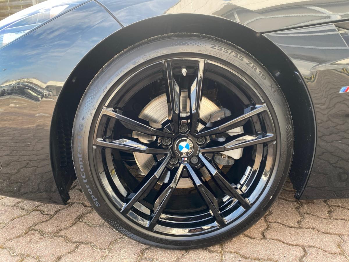 BMW Z4 sDrive20i mit Detailansicht auf die Felgen