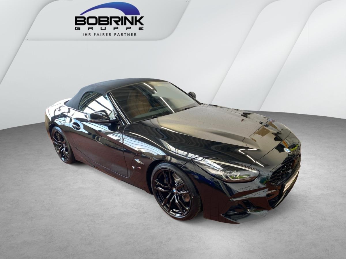 BMW Z4 sDrive20i von vorne in Schwarz