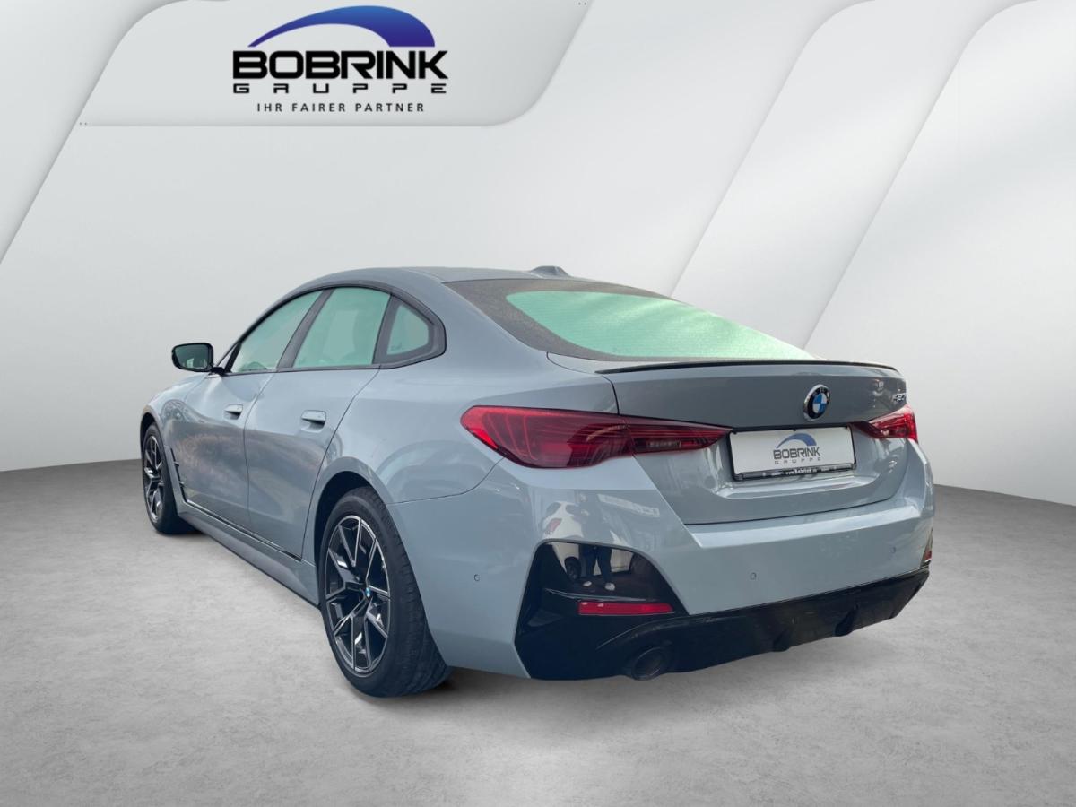 BMW 420i Gran Coupe von hinten in Grau