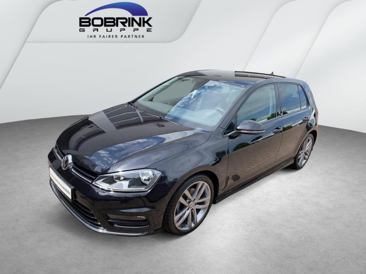 VW Golf in Schwarz von vorne