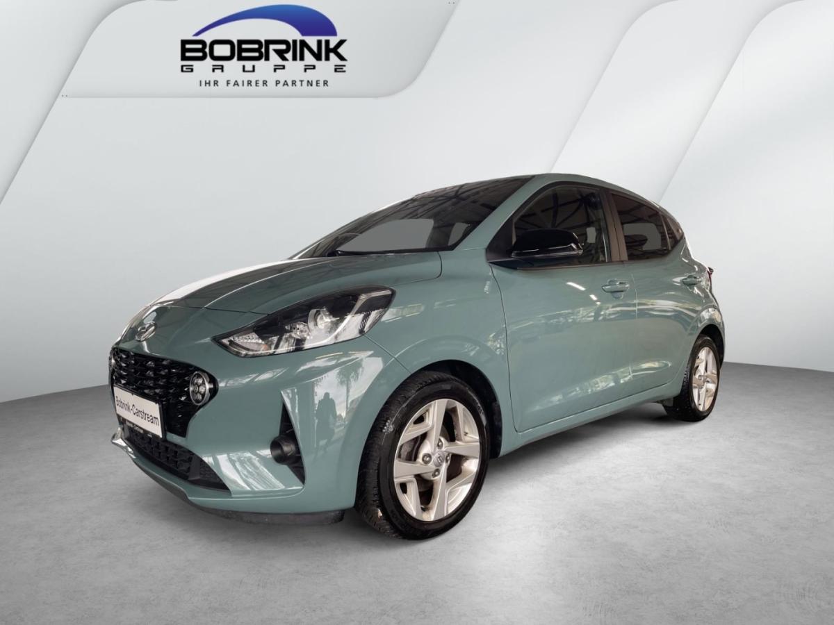 HYUNDAI i10 in Grün von vorne