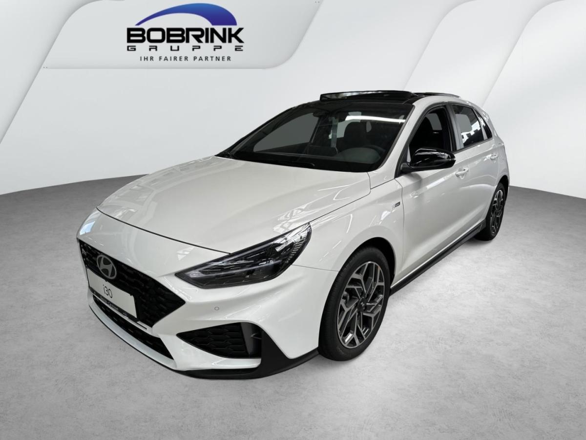 HYUNDAI i30 in Weiß von vorne