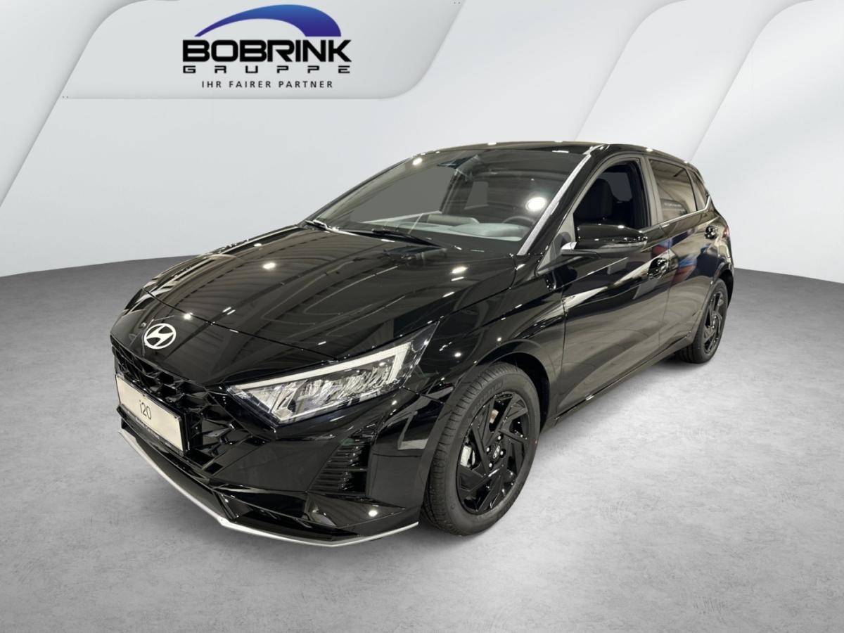 HYUNDAI i20 in Schwarz von vorne