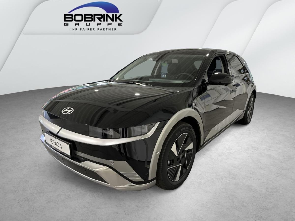 HYUNDAI IONIQ 5 in Schwarz von vorne HYUNDAI IONIQ 5 in Schwarz von vorne