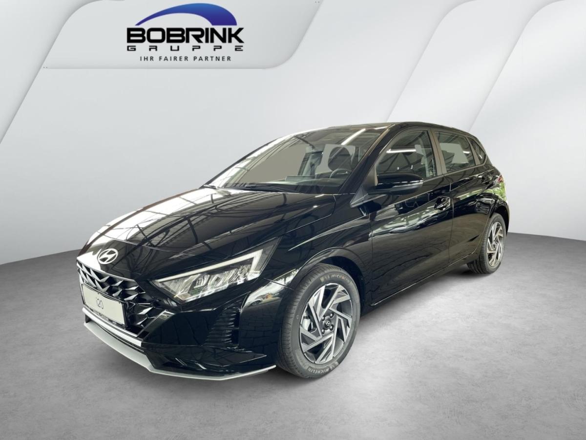 HYUNDAI i20 in Schwarz von vorne