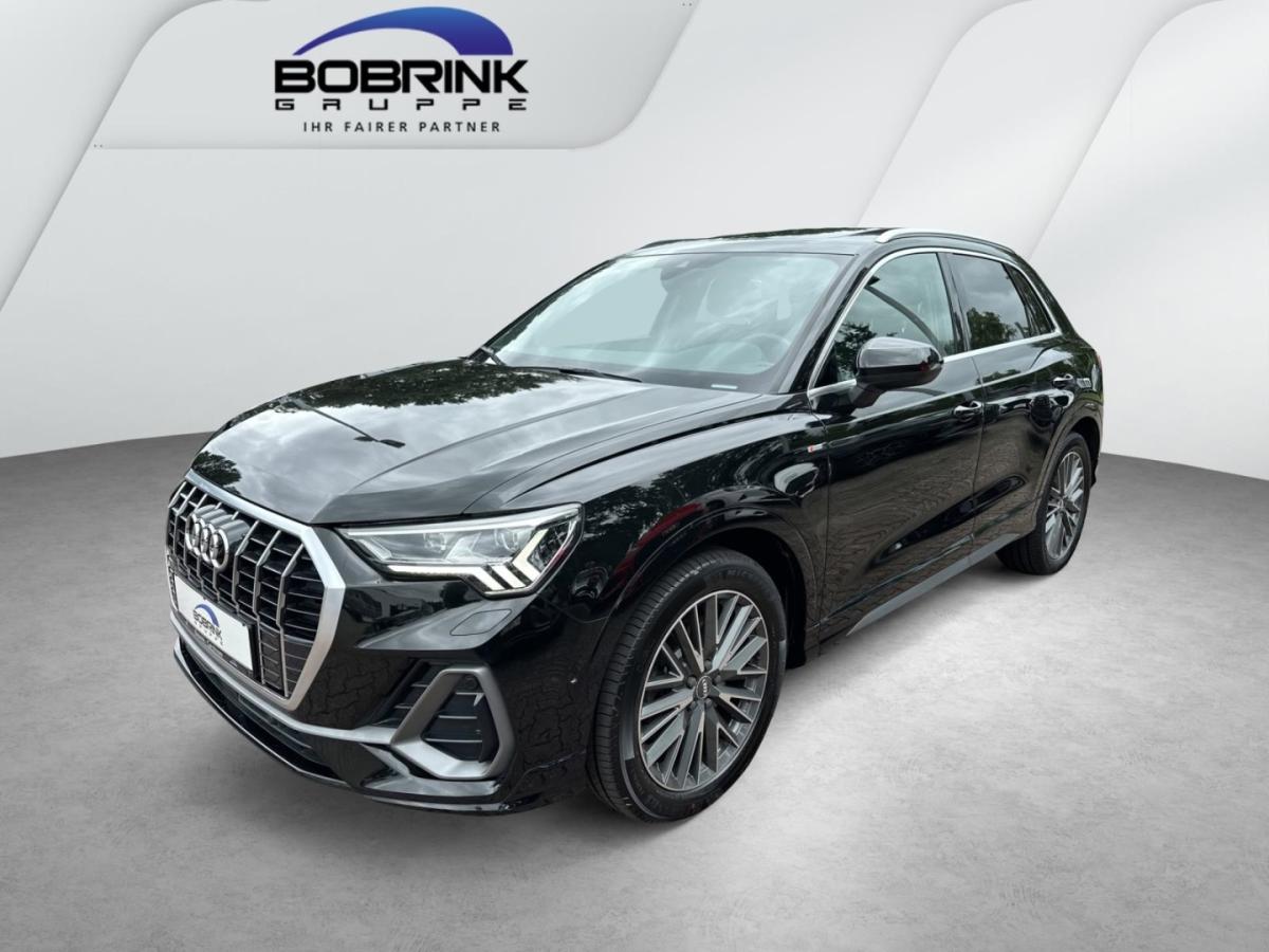 AUDI Q3 in Schwarz von vorne