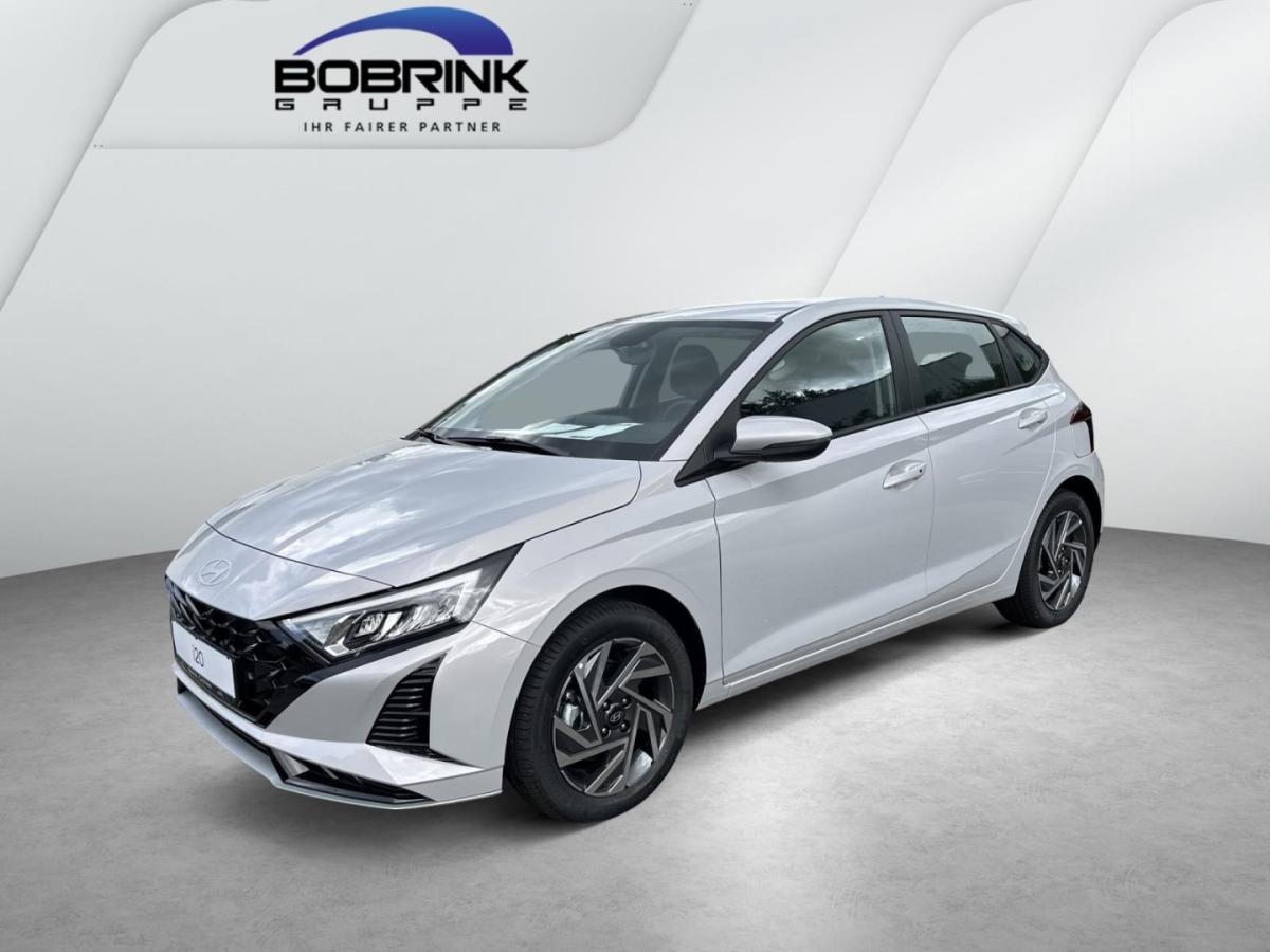 HYUNDAI i20 in Grau von vorne