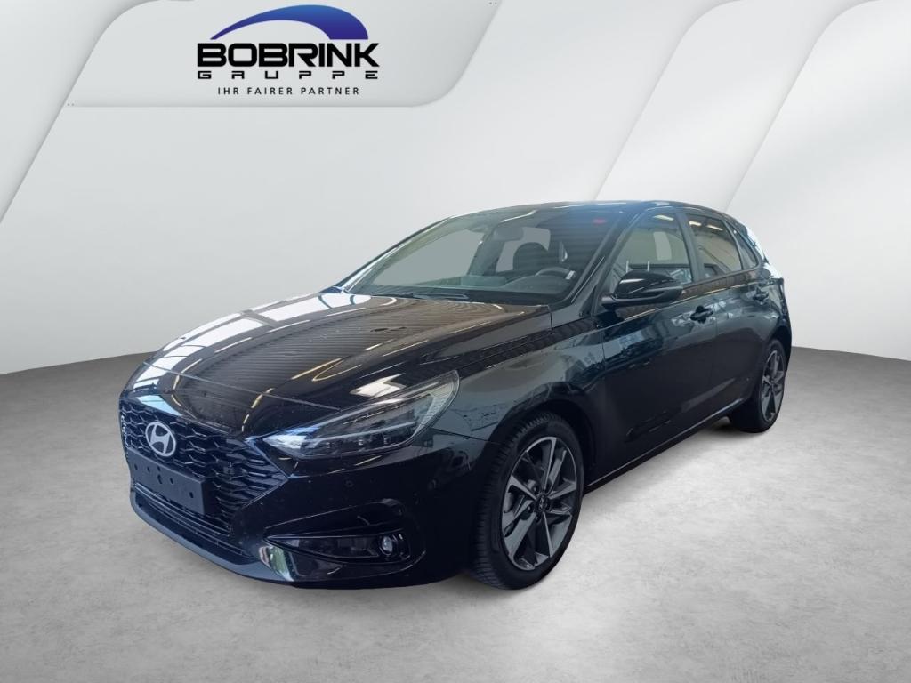 HYUNDAI i30 in Schwarz von vorne