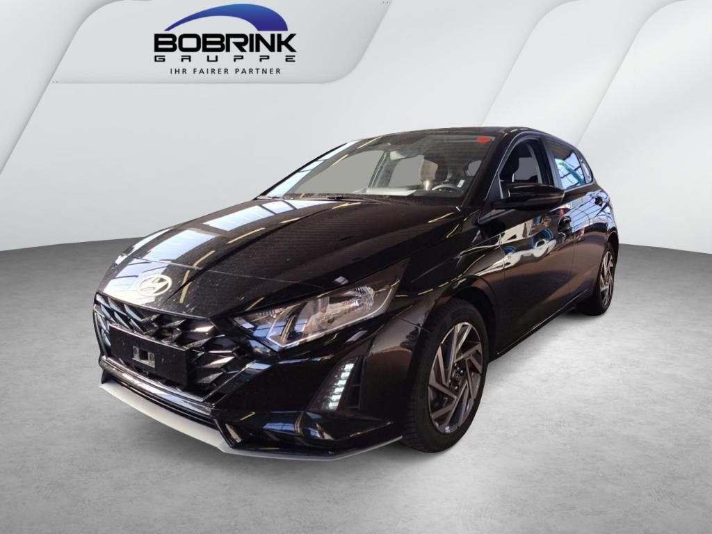HYUNDAI i20 in Schwarz von vorne