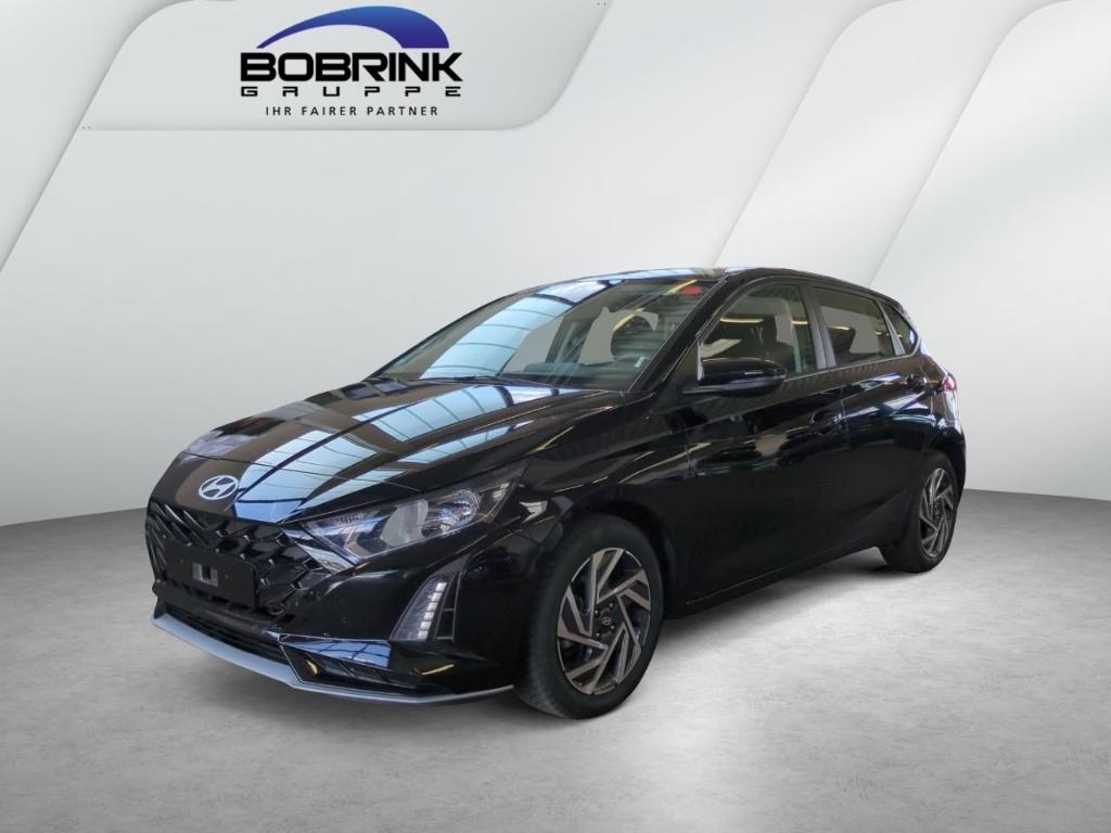 HYUNDAI i20 in Schwarz von vorne