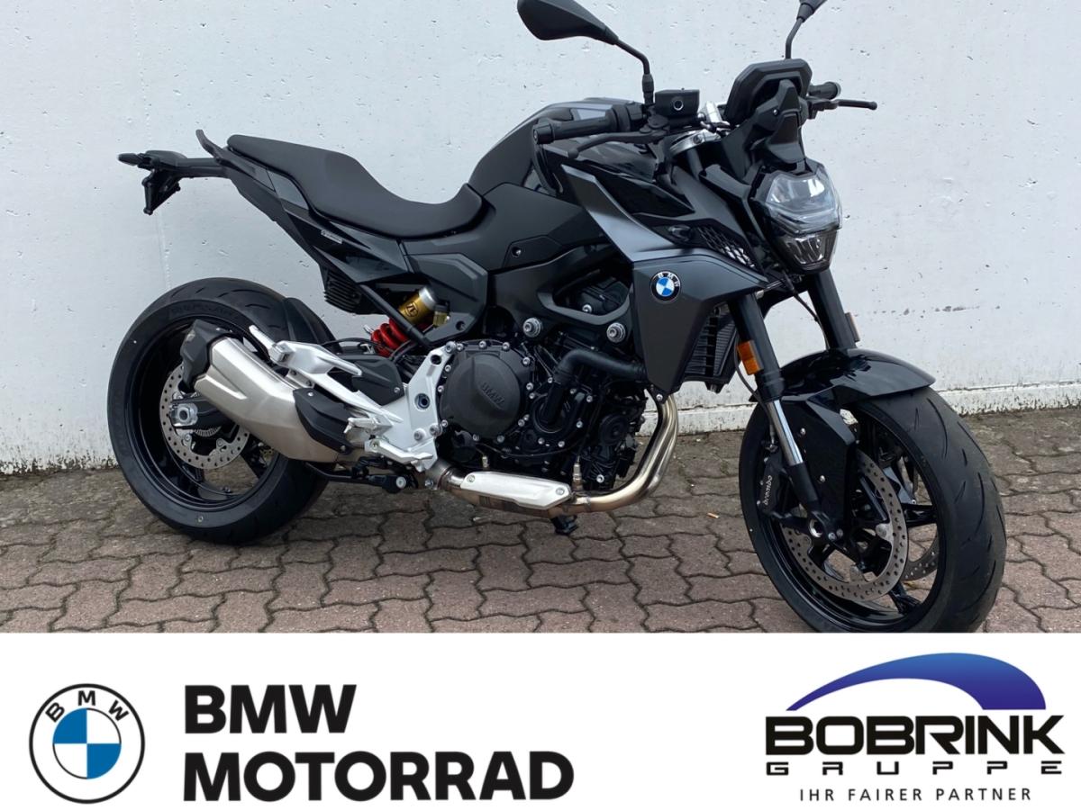 BMW F 900 R in Schwarz von vorne