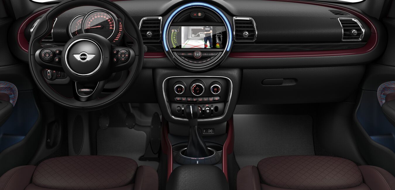 MINI MINI Clubman im Innenraum von vorne MINI MINI Clubman im Innenraum von vorne