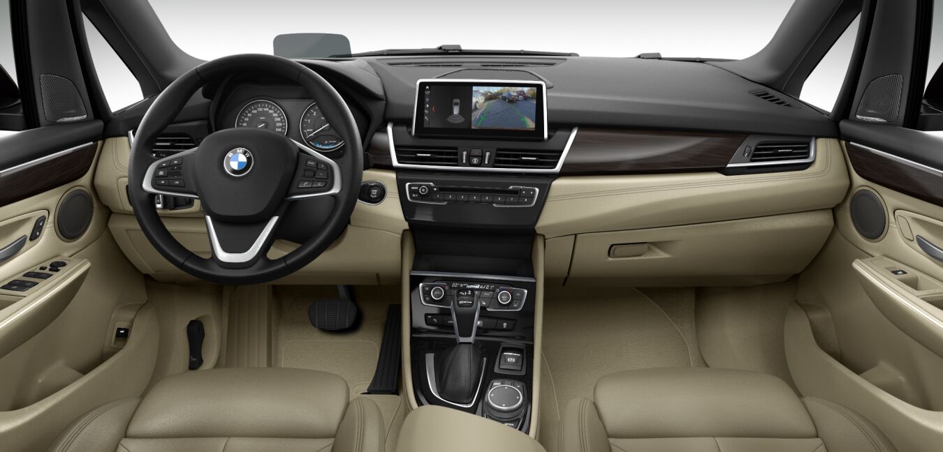 BMW BMW 2er im Innenraum von vorne BMW BMW 2er im Innenraum von vorne