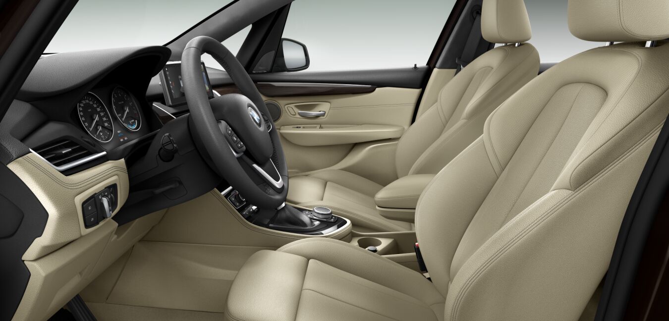 BMW BMW 2er im Innenraum seitlich BMW BMW 2er im Innenraum seitlich