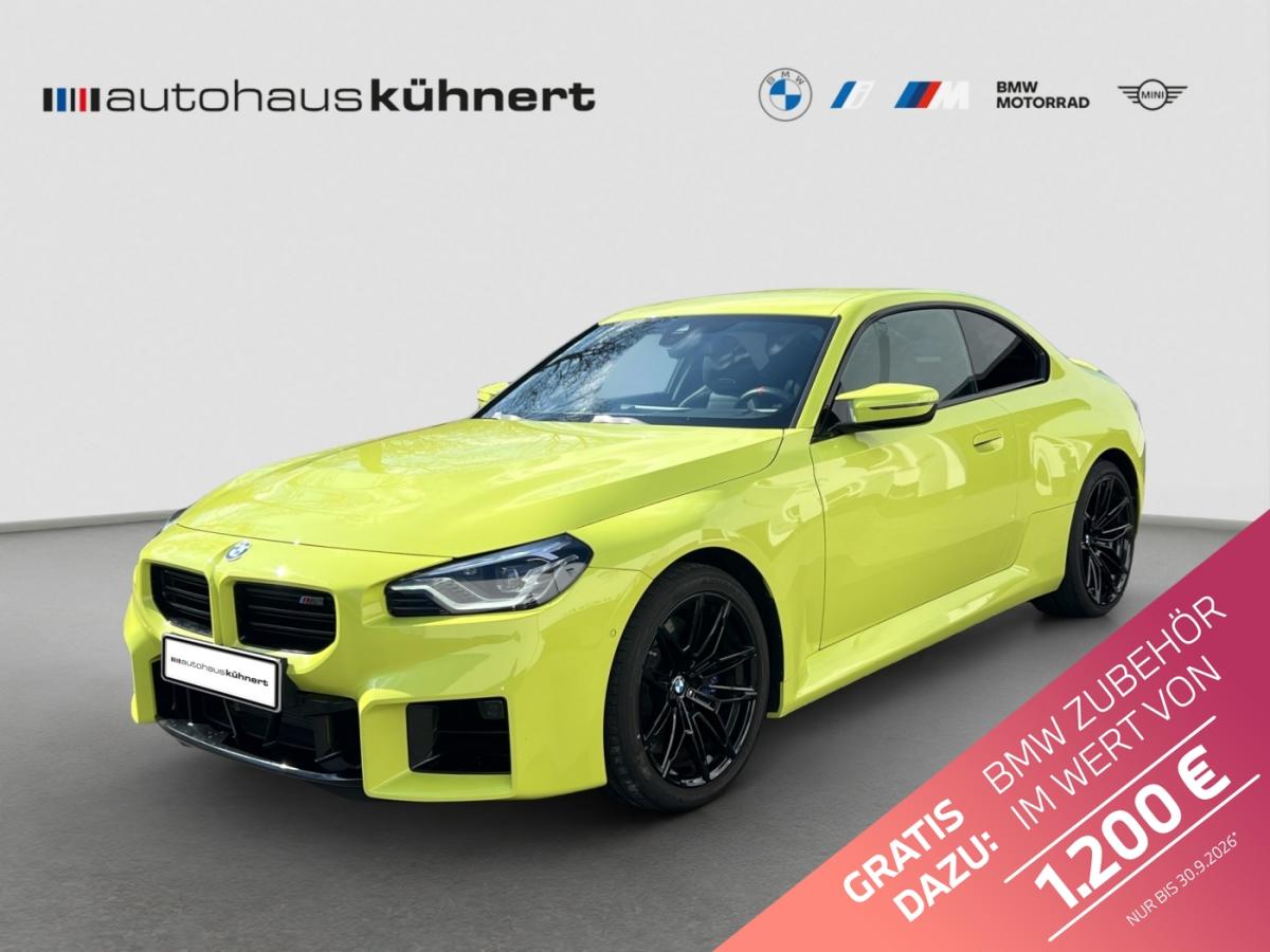 Mehrere Fahrzeuge im Bild